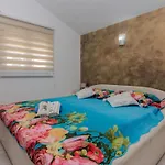 Lucica 3 By Interhome Vir