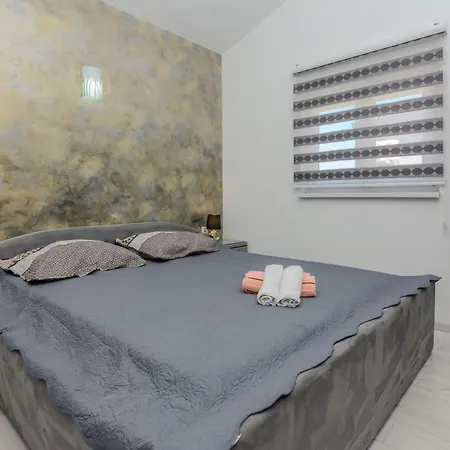 Apartman Lucica 3 By Interhome Vir