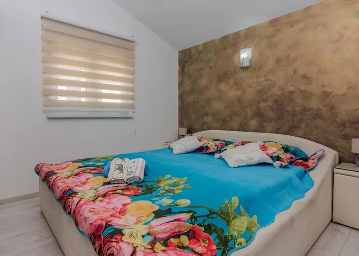 Lucica 3 By Interhome Vir